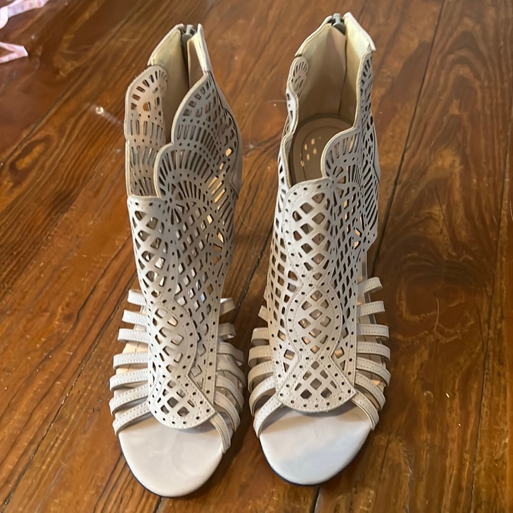 Klub Nico Mirelle 3 healed booties size 8